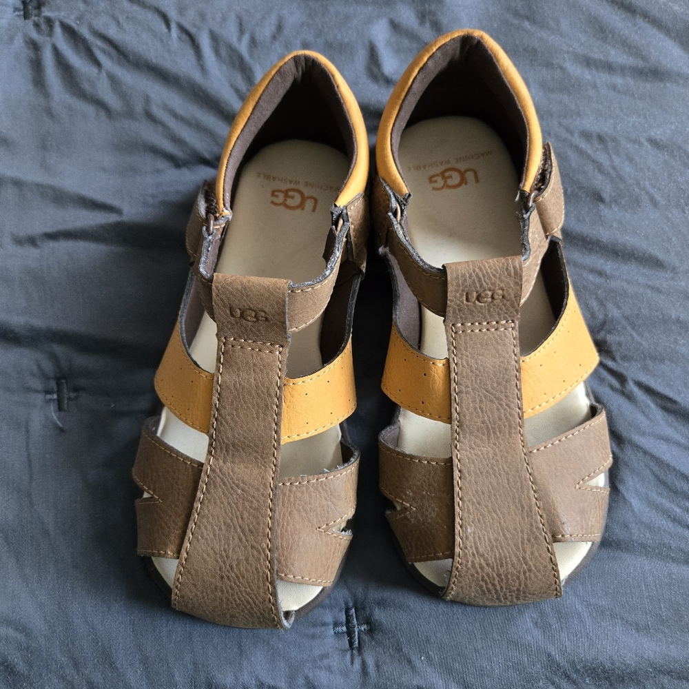UGG Kids Brown and Tan Sandals Kylo Sandals Sz 11